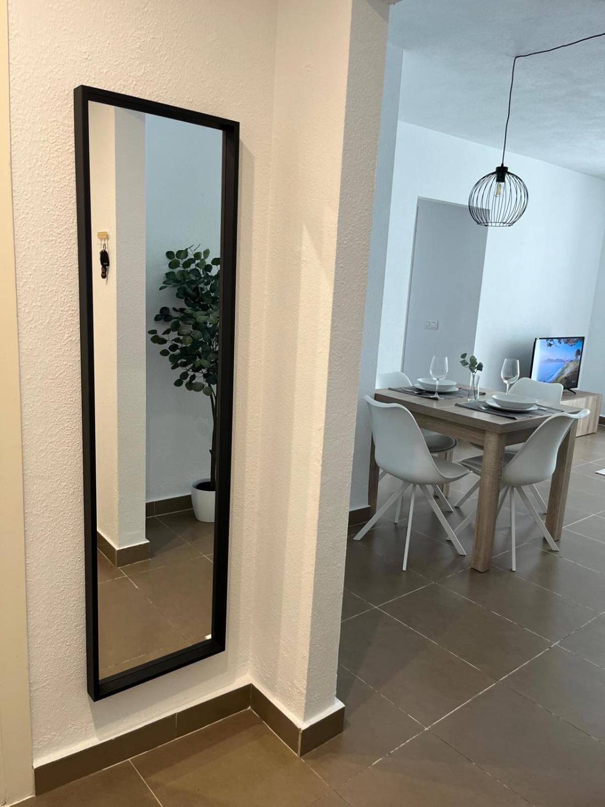 Prime Location - Stylish With Free Wifi, Free Parking, Steps From The Historic Center Apartment Málaga