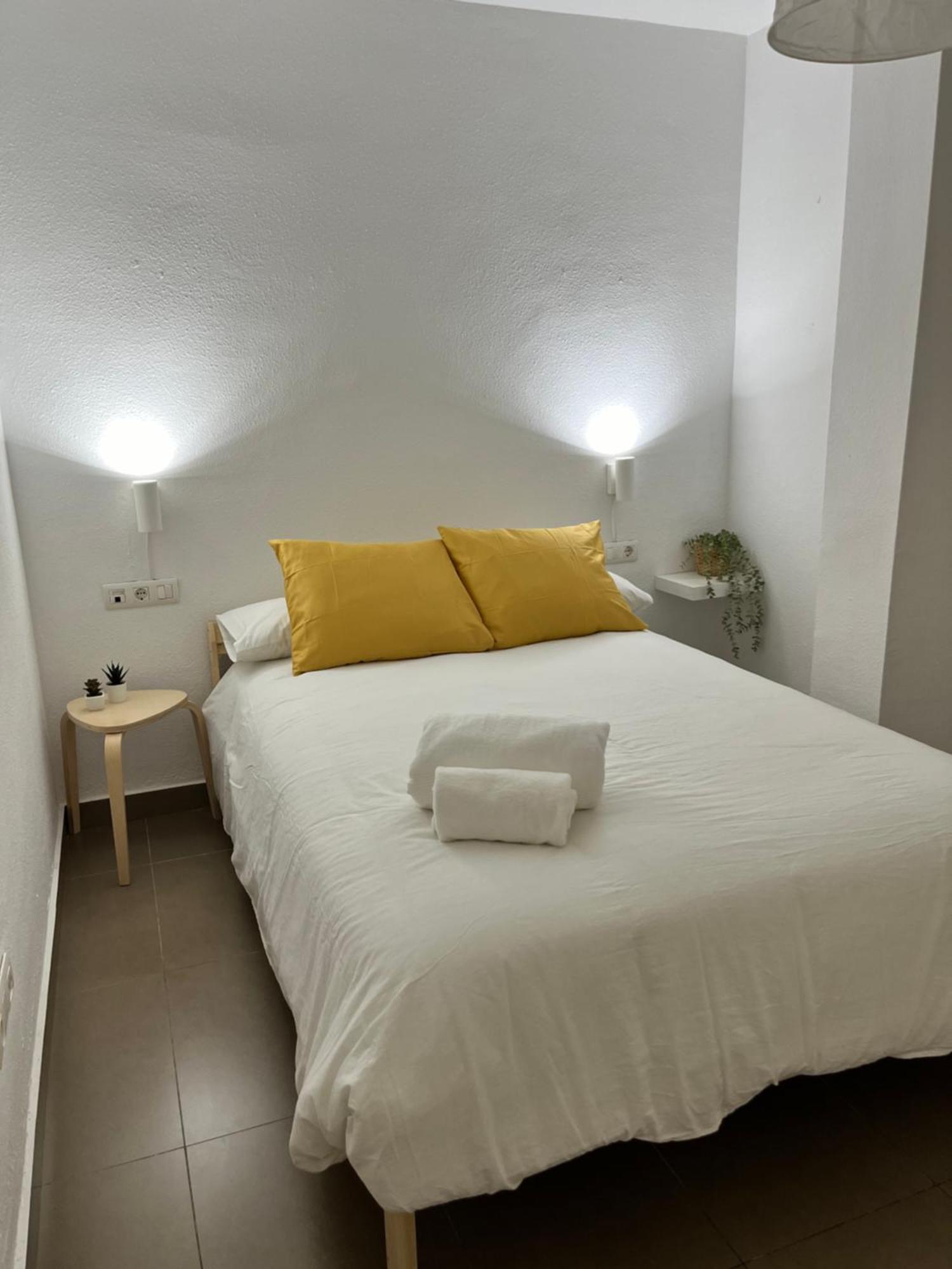 Prime Location - Stylish With Free Wifi, Free Parking, Steps From The Historic Center Apartment Málaga